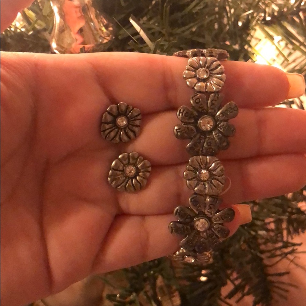 Flower earrings and bracelet set